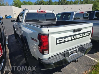 2023 Chevrolet Colorado Trail Boss Crew Cab Short Bed 0TR - miniatura 2