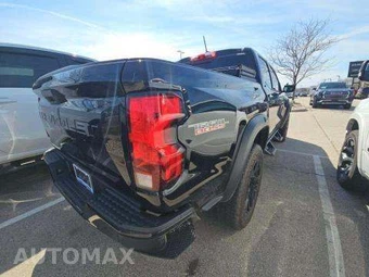 2023 Chevrolet Colorado Trail Boss Crew Cab Short Bed 0TR - miniatura 3