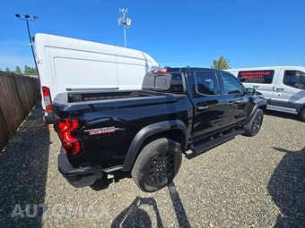 2023 Chevrolet Colorado Trail Boss Crew Cab Short Bed 0TR - miniatura 3