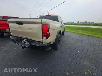 2023 Chevrolet Colorado Trail Boss Crew Cab Short Bed 0TR - miniatura 3