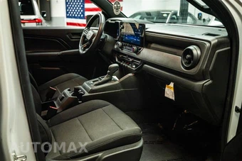 2023 Chevrolet Colorado WT Crew Cab Medium Bed 2WT - miniatura 12