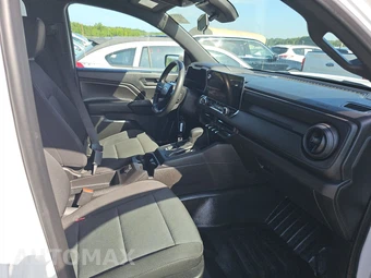 2023 Chevrolet Colorado WT Crew Cab Medium Bed 2WT - miniatura 8