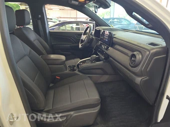 2023 Chevrolet Colorado WT Crew Cab Medium Bed 2WT - miniatura 8