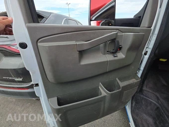 2023 Chevrolet Express 3500 Cutaway 1WT 139.0" WB - miniatura 9