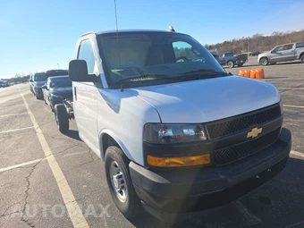 2023 Chevrolet Express 3500 Cutaway 1WT – miniatura 3