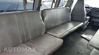 2023 Chevrolet Express 3500 Passenger Van LS 1LS 135.2" WB - miniatura 35