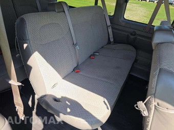 2023 Chevrolet Express 3500 Passenger Van LS 1LS 155.1" WB - miniatura 10
