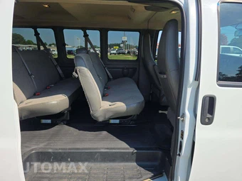 2023 Chevrolet Express 3500 Passenger Van LS 1LS 155.1" WB - miniatura 14