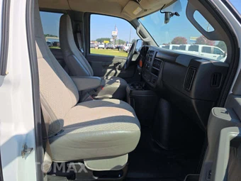 2023 Chevrolet Express 3500 Passenger Van LS 1LS 155.1" WB - miniatura 16