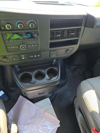 2023 Chevrolet Express 3500 Passenger Van LS 1LS 155.1" WB - miniatura 7