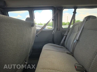 2023 Chevrolet Express 3500 Passenger Van LS 1LS 155.1" WB - miniatura 13