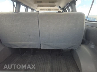 2023 Chevrolet Express 3500 Passenger Van LS 1LS 155.1" WB - miniatura 17