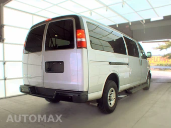 2023 Chevrolet Express 3500 Passenger Van LS 1LS 155.1" WB - miniatura 4