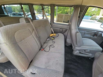 2023 Chevrolet Express 3500 Passenger Van LS 1LS 155.1" WB - miniatura 13