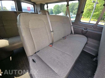 2023 Chevrolet Express 3500 Passenger Van LS 1LS 155.1" WB - miniatura 14