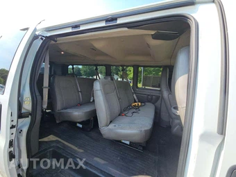 2023 Chevrolet Express 3500 Passenger Van LS 1LS 155.1" WB - miniatura 17
