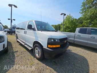 2023 Chevrolet Express 3500 Passenger Van LS 1LS 155.1" WB - miniatura 4