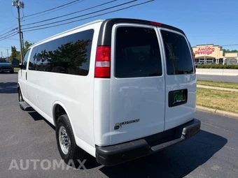 2023 Chevrolet Express 3500 Passenger Van LS 1LS 155.1" WB - miniatura 10