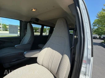 2023 Chevrolet Express 3500 Passenger Van LS 1LS 155.1" WB - miniatura 19