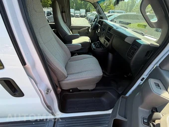 2023 Chevrolet Express 3500 Passenger Van LS 1LS 155.1" WB - miniatura 23