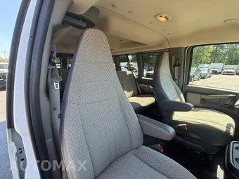 2023 Chevrolet Express 3500 Passenger Van LS 1LS 155.1" WB - miniatura 24