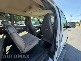 2023 Chevrolet Express 3500 Passenger Van LS 1LS 155.1" WB - miniatura 27