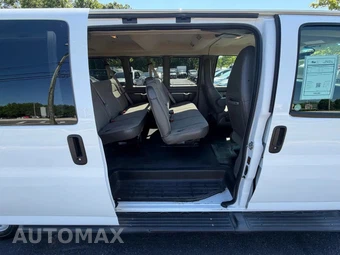 2023 Chevrolet Express 3500 Passenger Van LS 1LS 155.1" WB - miniatura 29