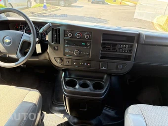 2023 Chevrolet Express 3500 Passenger Van LS 1LS 155.1" WB - miniatura 30