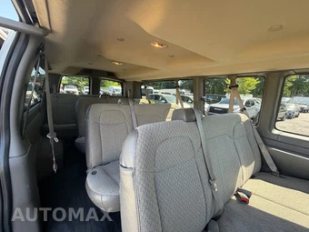 2023 Chevrolet Express 3500 Passenger Van LS 1LS 155.1" WB - miniatura 33