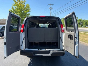 2023 Chevrolet Express 3500 Passenger Van LS 1LS 155.1" WB - miniatura 35