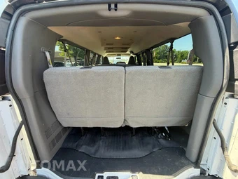 2023 Chevrolet Express 3500 Passenger Van LS 1LS 155.1" WB - miniatura 36