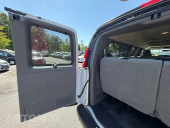 2023 Chevrolet Express 3500 Passenger Van LS 1LS 155.1" WB - miniatura 37