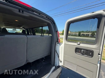 2023 Chevrolet Express 3500 Passenger Van LS 1LS 155.1" WB - miniatura 38