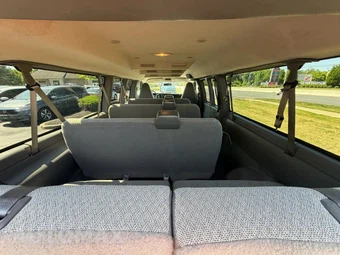 2023 Chevrolet Express 3500 Passenger Van LS 1LS 155.1" WB - miniatura 39