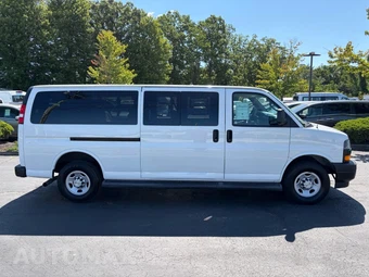 2023 Chevrolet Express 3500 Passenger Van LS 1LS 155.1" WB - miniatura 7