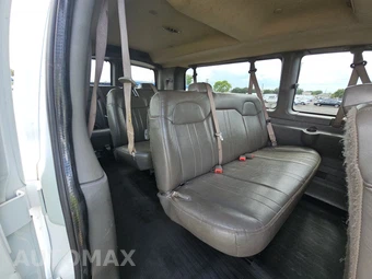 2023 Chevrolet Express 3500 Passenger Van LS 1LS 155.1" WB - miniatura 13