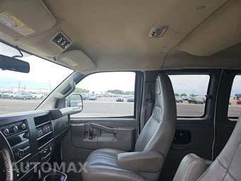 2023 Chevrolet Express 3500 Passenger Van LS 1LS 155.1" WB - miniatura 18