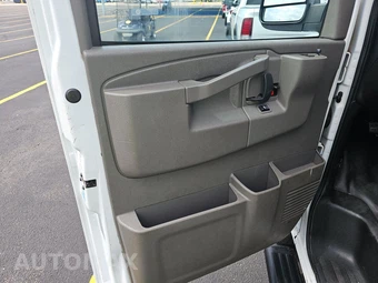 2023 Chevrolet Express 3500 Passenger Van LS 1LS 155.1" WB - miniatura 9