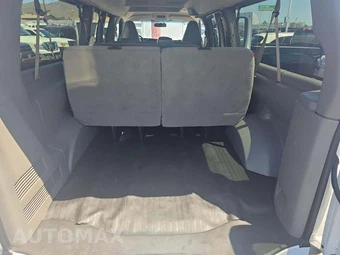2023 Chevrolet Express 3500 Passenger Van LS 1LS 155.1" WB - miniatura 15