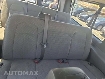 2023 Chevrolet Express 3500 Passenger Van LS 1LS 155.1" WB - miniatura 17