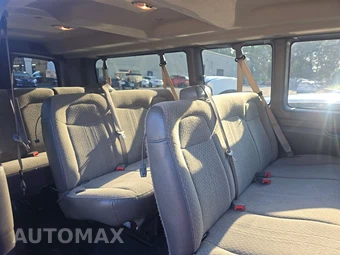 2023 Chevrolet Express 3500 Passenger Van LS 1LS 155.1" WB - miniatura 13