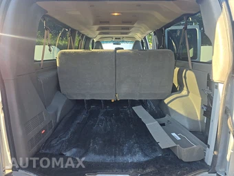 2023 Chevrolet Express 3500 Passenger Van LS 1LS 155.1" WB - miniatura 16