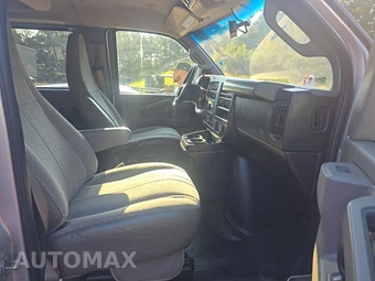 2023 Chevrolet Express 3500 Passenger Van LS 1LS 155.1" WB - miniatura 8