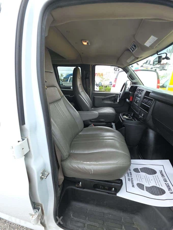 2023 Chevrolet Express 3500 Passenger Van LS 1LS 155.1" WB - miniatura 19