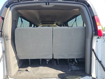 2023 Chevrolet Express 3500 Passenger Van LS 1LS 155.1" WB - miniatura 17