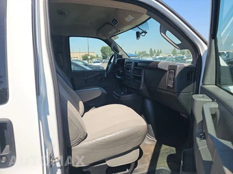 2023 Chevrolet Express 3500 Passenger Van LS 1LS 155.1" WB - miniatura 8