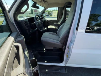 2023 Chevrolet Express 3500 Passenger Van LT 1LT 155.1" WB - miniatura 16