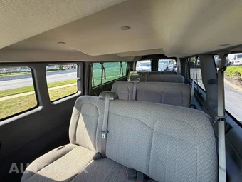 2023 Chevrolet Express 3500 Passenger Van LT 1LT 155.1" WB - miniatura 20