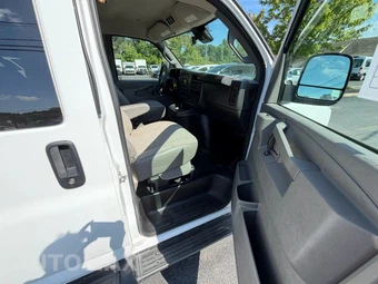 2023 Chevrolet Express 3500 Passenger Van LT 1LT 155.1" WB - miniatura 24