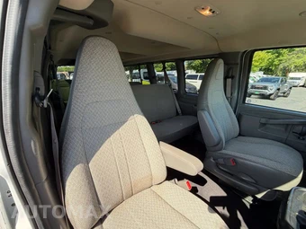 2023 Chevrolet Express 3500 Passenger Van LT 1LT 155.1" WB - miniatura 28